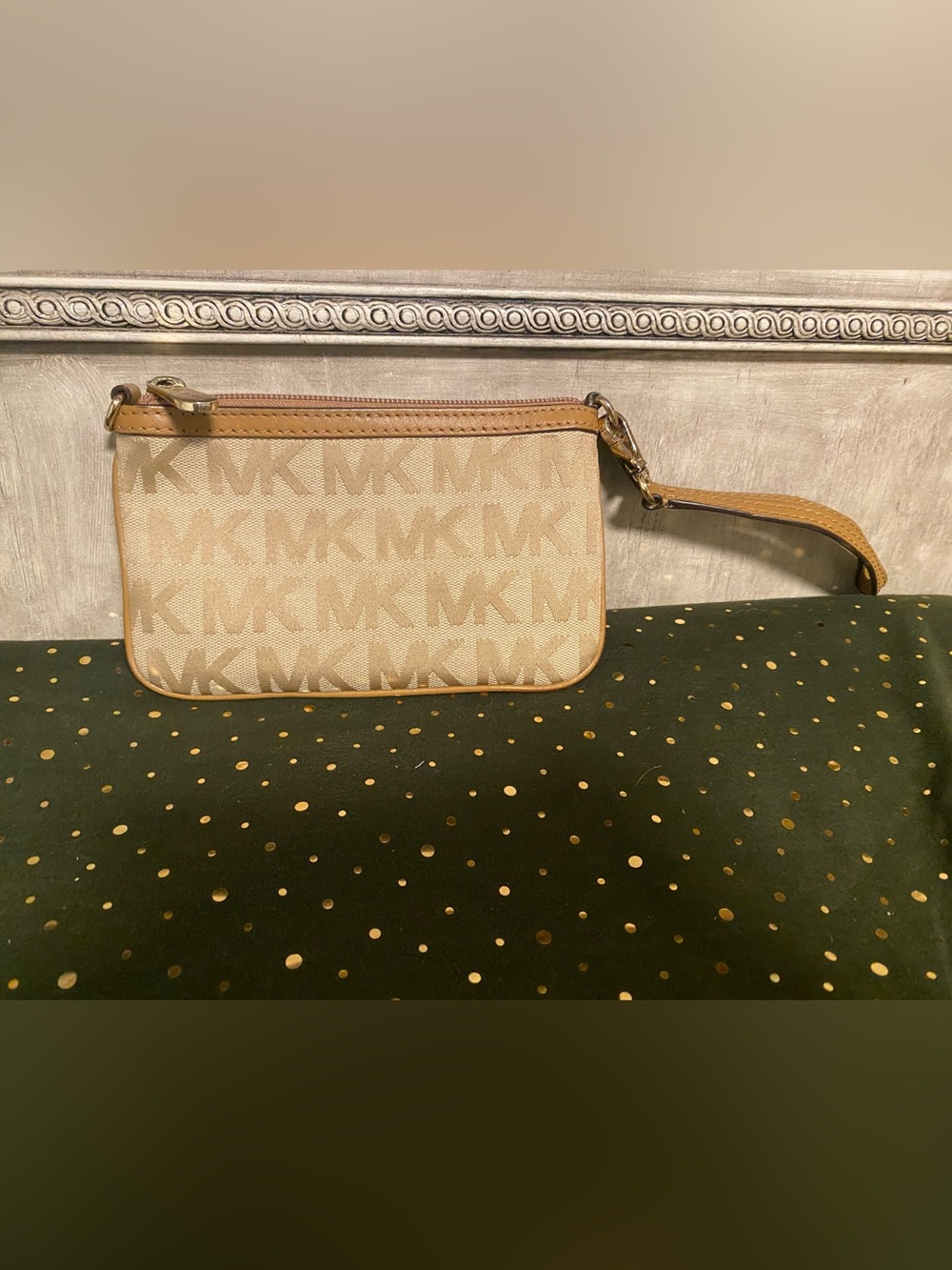 EUC Michael Kors Tan & Beige Signature MK Wristlet Clutch